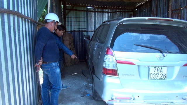 Bọc nilon lạ phát nổ, một phụ nữ nhập viện - 1 Hiện trường xảy ra vụ nổ