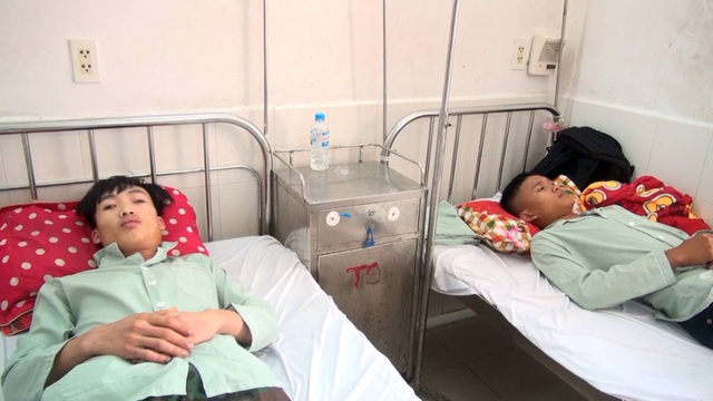 Hỗn chiến trên bàn nhậu, 1 lính xuất ngũ tử vong, 6 người bị thương - 2 Vụ hỗn chiến đã làm 1 người chết và 6 người đang được điều trị tại bệnh viện.