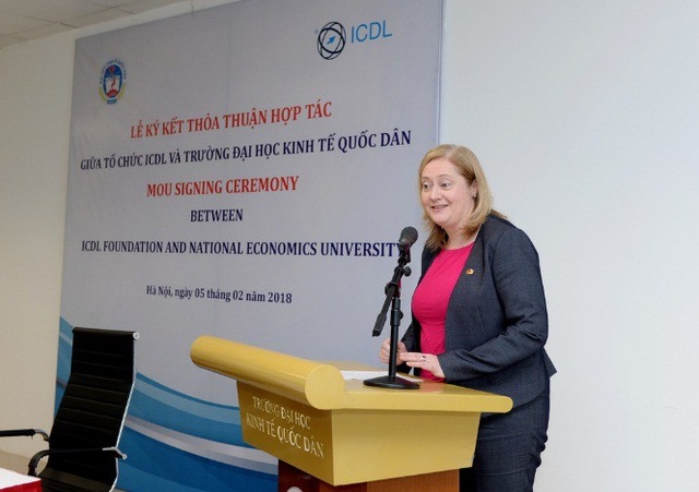 Trường ĐH Kinh tế quốc dân chuẩn hóa quốc tế đào tạo Công nghệ thông tin - 1
Bà Cáit Moran - Đại sứ đặc mệnh toàn quyền nước Cộng hòa Ai-len tại Việt Nam phát biểu tại buổi Lễ