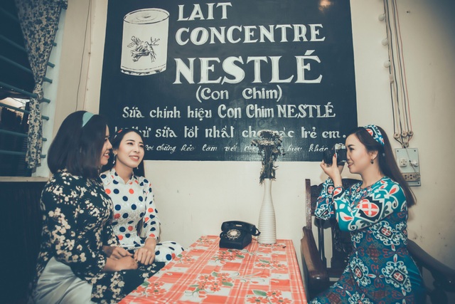 Rộ trào lưu chụp ảnh Tết với "áo dài cô Ba" - 6 Rộ trào lưu chụp ảnh Tết với "áo dài cô Ba" - 6