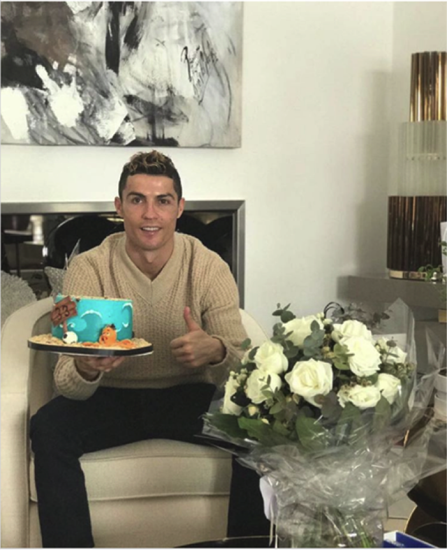 Bánh Sinh Nhật Bóng Đá Ronaldo  GIao hàng nhanh TPHCM