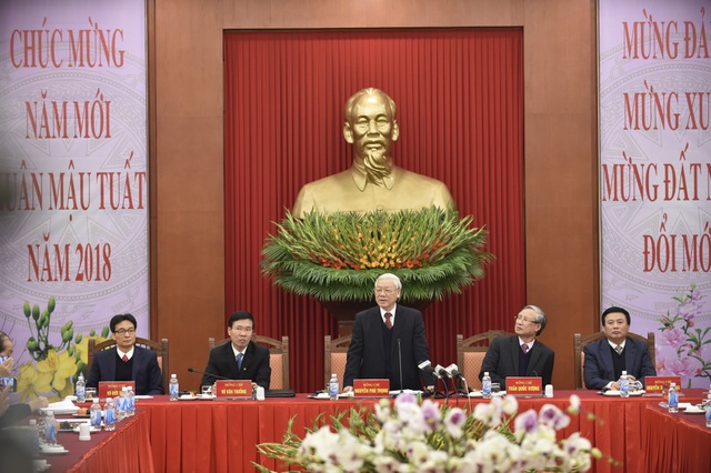 Tổng Bí thư: “Lo lắm khi xử lý đến cả Bí thư Đà Nẵng trước thềm APEC” - 1 Tổng Bí thư chủ trì cuộc gặp mặt chúc tết đội ngũ trí thức, văn nghệ sĩ.