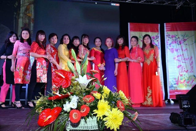 Nỗi nhớ Tết quê nhà của người Việt ở Đức - 6
Những tà áo dài đón xuân của phụ nữ Việt tại Rostock