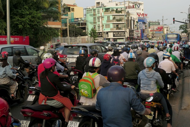 Va chạm với xe bồn, người phụ nữ khuyết tật bị cán trọng thương - 3 Va chạm với xe bồn, người phụ nữ khuyết tật bị cán trọng thương - 3