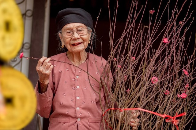 Ấm áp bộ ảnh Tết của cụ bà 100 tuổi ở Thái Nguyên - 2 Ấm áp bộ ảnh Tết của cụ bà 100 tuổi ở Thái Nguyên - 2
