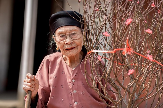 Ấm áp bộ ảnh Tết của cụ bà 100 tuổi ở Thái Nguyên - 14 Ấm áp bộ ảnh Tết của cụ bà 100 tuổi ở Thái Nguyên - 14
