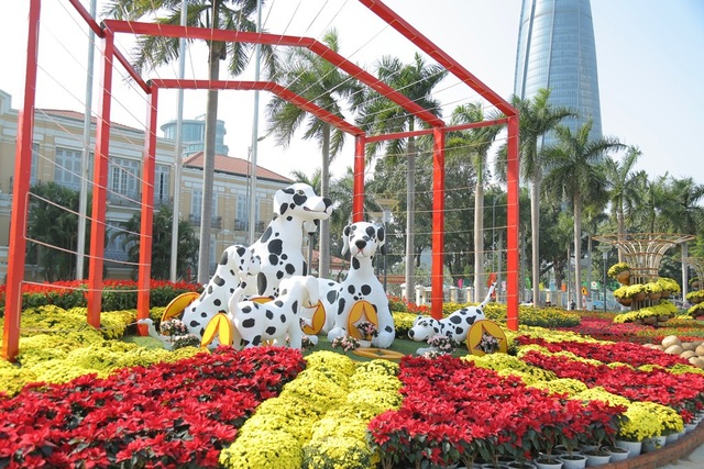 Phố xá Đà Nẵng rực rỡ sắc xuân với đường hoa “Xuân sắc màu” - 4 Phố xá Đà Nẵng rực rỡ sắc xuân với đường hoa “Xuân sắc màu” - 4