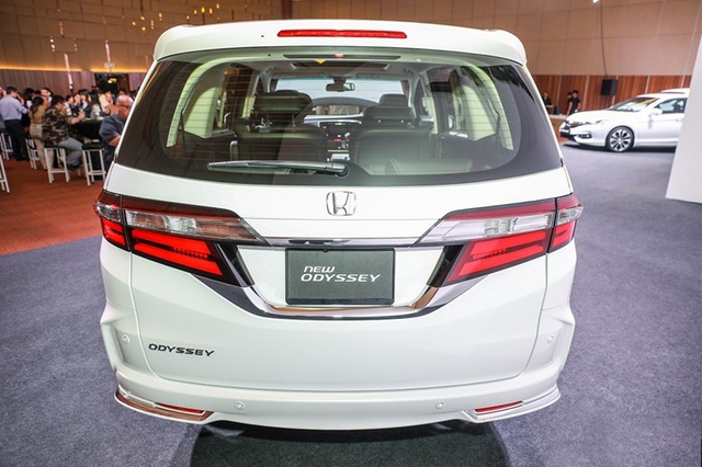 Đánh giá xe Honda Odyssey 2018 về nội ngoại thất ưu nhược điểm