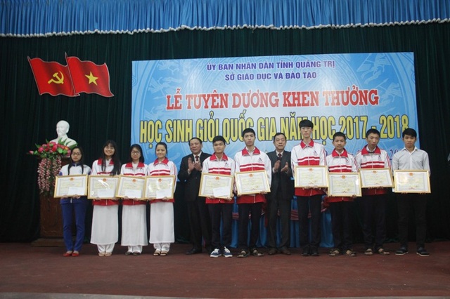 Quảng Trị tuyên dương các học sinh đạt giải Quốc gia 2018 - 2 ... và các em học sinh đạt giải cao trong kỳ thi HSG quốc gia