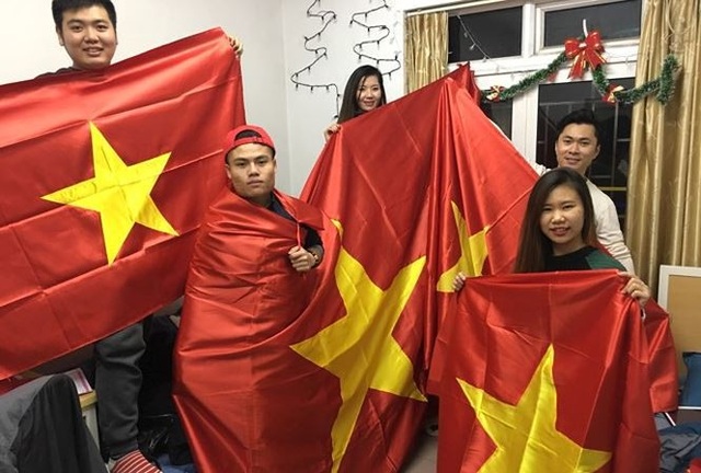 CĐV Việt Nam sẽ nhuộm đỏ khán đài tiếp lửa thầy trò HLV Park Hang Seo - 4
Hôm nay, nhiều cổ động viên sẽ từ Việt Nam sang Trung Quốc để cổ vũ thầy trò HLV Park Hang Seo