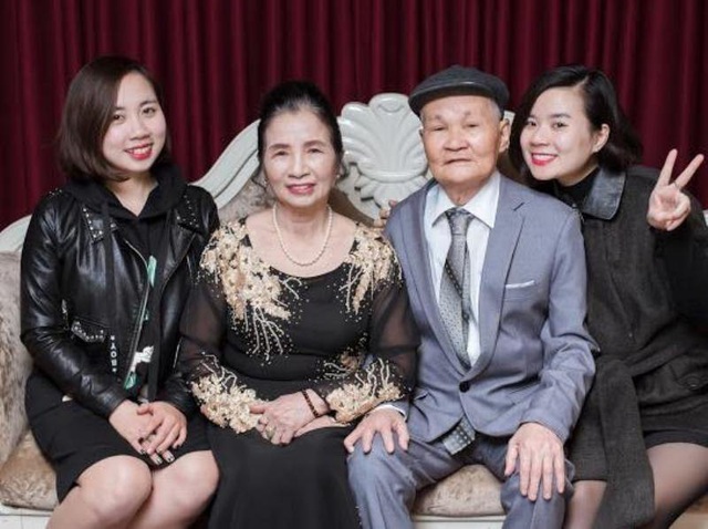 Ngắm bộ ảnh kỷ niệm 50 năm ngày cưới của “đôi uyên ương” U80 ở Thanh Hóa - 7 Sau 50 năm chung sống, niềm hạnh phúc của ông bà ngoại của chị Ngọc Anh khi sinh được 4 người con - 2 trai 2 gái. Con cái của ông bà đều đã thành đạt, có chỗ đứng trong xã hội