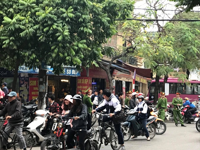Tìm thấy thi thể Chủ tịch huyện Quốc Oai - 10
Công an phong toả đầu ngõ Hoàng Mai.