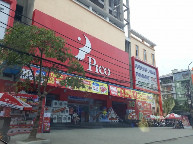 Thanh Hóa: Cao ốc đang thi công rầm rập, tầng trệt vẫn buôn bán sầm uất! - 2 Dù chưa công trình vẫn đang thi công thế nhưng phía dưới tầng 1 của tòa nhà đã diễn ra hoạt động kinh doanh buôn bán