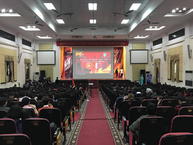 Nóng bừng hội trường, sinh viên nồng nhiệt cổ vũ đội bóng U23 Việt Nam - Qatar - 17
Hội trường ĐH Kinh tế quốc dân sẵn sàng cho sinh viên xem bóng đá