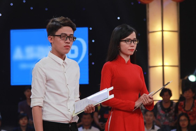 Không còn nhiều bất đồng quan điểm khi ngồi ghế giám khảo cùng nhau, tuy nhiên cũng có những lúc Trấn Thành cười hào hứng còn giám khảo Trường Giang mặt vẫn còn ngơ ngác như thế này.
