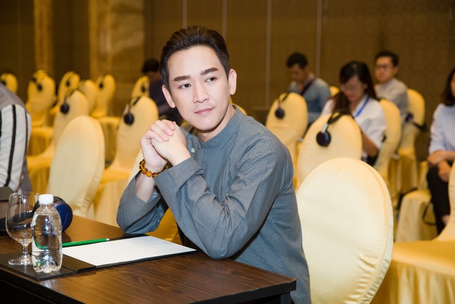 Hứa Vĩ Văn tiết lộ điều tiếc nuối chưa làm được cho người phụ nữ đặc biệt - 1 Hứa Vĩ Văn tiết lộ bà nội là người đã đặt tên và nuôi nấng anh từ nhỏ.