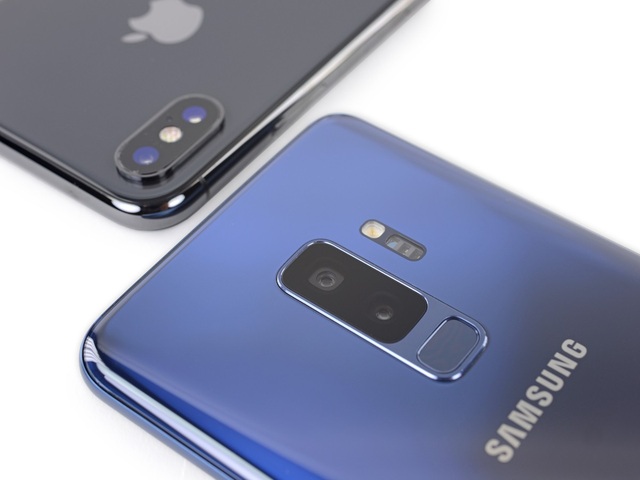 Thị trường di động tầm trung lên ngôi, hàng cao cấp "ế ẩm" - 1
Smartphone cao cấp năm nay bị di động tầm trung lấn lướt trên thị trường.