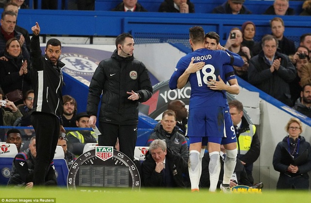 Chelsea 2-1 Crystal Palace: Niềm vui trở lại - 2
Giroud không có duyên ghi bàn ở trận đấu trên sân nhà