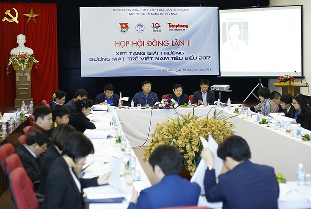 Nữ sinh 14 tuổi được bầu chọn là Gương mặt trẻ Việt Nam tiêu biểu năm 2017 - 2 Hội đồng xét chọn đã bỏ phiếu, bầu 10 Gương mặt trẻ Việt Nam tiêu biểu, 10 Gương mặt trẻ Việt Nam triển vọng năm 2017