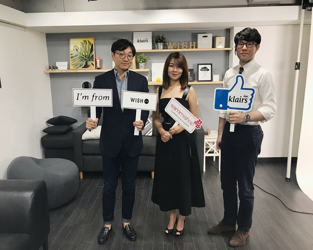 Sammi Shop phủ sóng rộng khắp, đưa mỹ phẩm chất lượng tới gần phái đẹp hơn - 7
Chủ tịch HĐQT Sammi Shop – Bà Đào Thùy Dung và CEO Wish company - Songho Park chụp tại văn phòng Wish company tại Seoul, Hàn Quốc