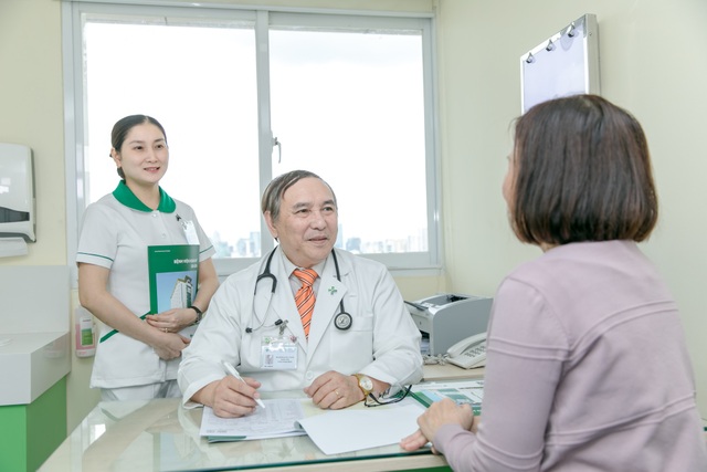 Đầu tư khám chữa bệnh cho "nhà giàu" có nên không? - 2 Đầu tư khám chữa bệnh cho "nhà giàu" có nên không? - 2