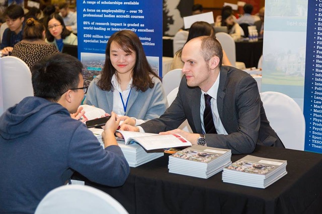 10 trường khối Russell Groups tham gia Triển lãm Du học 50 trường Anh Quốc - 1
Tư vấn trực tiếp và miễn phí tại triển lãm