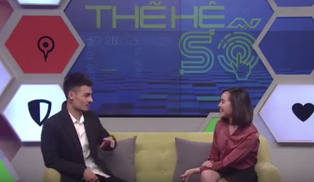 Bất ngờ trước hiện tượng mạng Hoa Vinh hát live trên VTV - 1 Hiện tượng mạng Hoa Vinh xuất hiện trên VTV6 với vai trò khách mời.