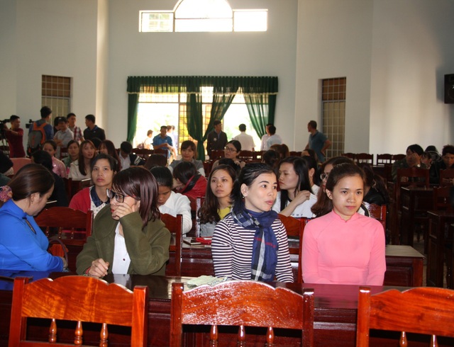 Công an vào cuộc điều tra thông tin giáo viên “chạy” hợp đồng - 1 Không ít giáo viên phản ánh để có suất vào dạy hợp đồng đã phải chung chi