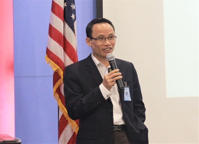 TS. Cấn Văn Lực: “Năm 2018 mà đầu tư vàng là lỗi thời” - 1 Ông Lực cho rằng vàng không còn là kênh đầu tư khả thi và hấp dẫn trong năm 2018. (Ảnh: Hồng Vân)