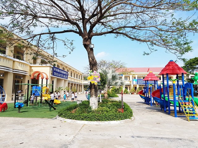 Vụ cô giáo quỳ gối: Người trong cuộc mong sự việc qua đi - 2 Cô N. đã đi dạy bình thường và các em học sinh có lẽ cũng đã quên sự việc đáng tiếc ngày 28/2.