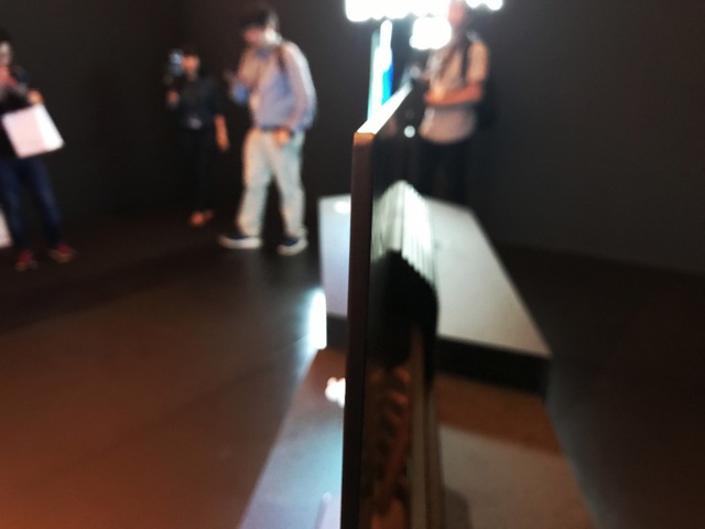 Sony nâng cấp phân khúc tầm trung với các dòng TV BRAVIA 2018 mới ra mắt - 7 Tuy nhiên bù lại có độ mỏng ấn tượng, đặc biệt là giảm bề dày khi dùng để treo tường.