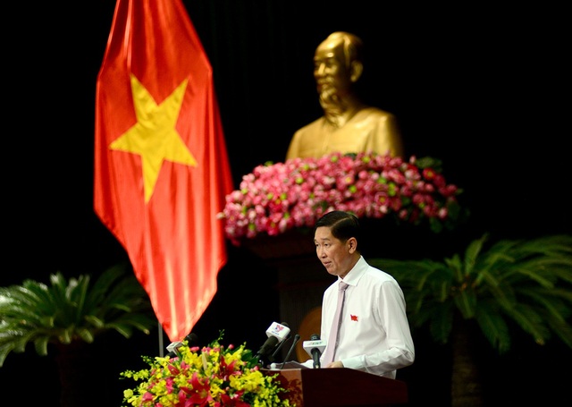 HĐND TPHCM họp bất thường mở “nút thắt” cho TP phát triển - 3 Phó Chủ tịch UBND TPHCM Trần Vĩnh Tuyến báo cáo các tờ trình các đề án thực hiện cơ chế, chính sách đặc thù phát triển TP