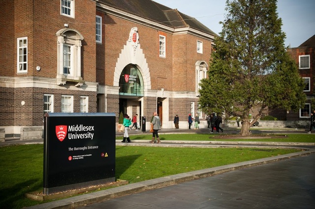 Khám phá đại học Middlesex - Top các trường đại học hiện đại nhất London - 2
Khuôn viên cực đẹp và hiện đại của trường Middlesex
