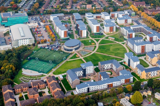Du học Anh Quốc và cơ hội làm việc một năm - 5
Khu ký túc xá sinh viên tại College Lane campus