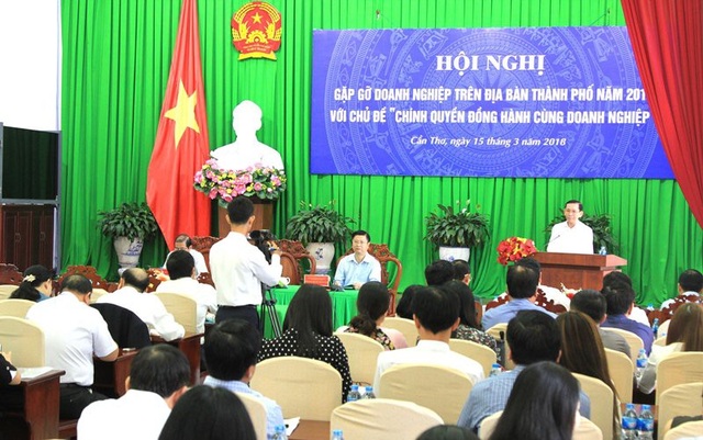 Hiệp hội doanh nghiệp Cần Thơ: Ngành thuế vẫn còn hiện tượng "đòi quà" - 1 Các doanh nghiệp gặp gỡ lãnh đạo TP Cần Thơ ngày 15/3