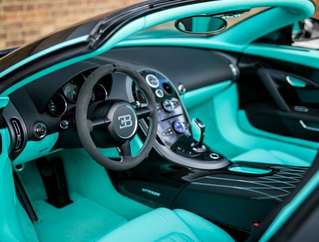 Chiêm ngưỡng chiếc Bugatti Veyron Grand Sport Vitesse phiên bản độ đặc biệt ‘Tiffany Edition’ - 15 Chiêm ngưỡng chiếc Bugatti Veyron Grand Sport Vitesse phiên bản độ đặc biệt ‘Tiffany Edition’ - 15