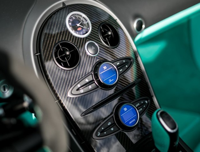 Chiêm ngưỡng chiếc Bugatti Veyron Grand Sport Vitesse phiên bản độ đặc biệt ‘Tiffany Edition’ - 17 Chiêm ngưỡng chiếc Bugatti Veyron Grand Sport Vitesse phiên bản độ đặc biệt ‘Tiffany Edition’ - 17