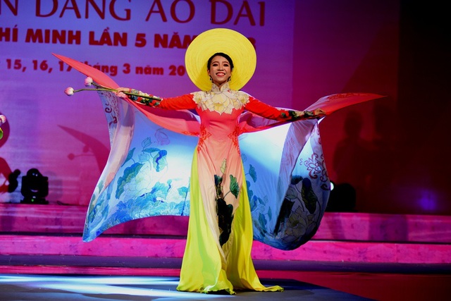 Cả thành phố Hồ Chí Minh "rạo rực" với áo dài - 8 Bộ sưu tập được may trong khoảng 1 tháng của Hội liên hiệp Phụ nữ quận Bình Thạnh