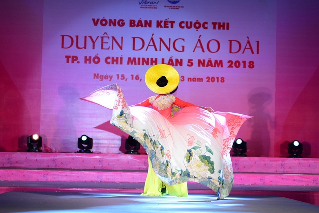 Cả thành phố Hồ Chí Minh "rạo rực" với áo dài - 6 Phần thi của Hội liên hiệp Phụ nữ quận Bình Thạnh được chuẩn bị từ trước khoảng 1 tháng