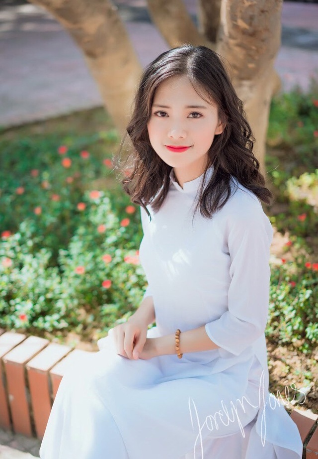 Nữ sinh xứ Nghệ xinh xắn, học giỏi, hát dân gian ngọt ngào - 2 Nữ sinh xứ Nghệ xinh xắn, học giỏi, hát dân gian ngọt ngào - 2