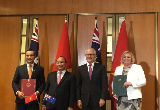 Bộ Khoa học và Công nghệ ký ghi nhớ hợp tác với hai Tổ chức hàng đầu của Australia - 2
Thứ trưởng Bộ KH&CN Phạm Đại Dương ký Bản ghi nhớ hợp tác với Trung tâm nghiên cứu nông nghiệp quốc tế Australia – ACIAR với sự chứng kiến của Thủ tướng Việt Nam Nguyễn Xuân Phúc và Thủ tướng Australia Malcolm Turnbull.