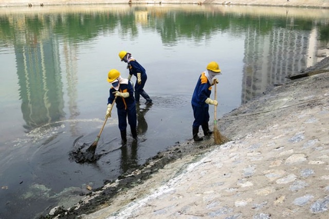 “Hồ tại các đô thị trở thành nơi chứa nước thải” - 1 Phần lớn các hồ nội thành, nội thị ở các cấp loại đô thị đều bị ô nhiễm chất hữu cơ (Ảnh minh hoạ)