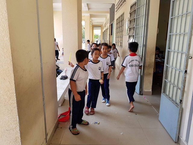 Họp khẩn về vụ “cô giáo quỳ gối”: Hiệu trưởng xin từ chức - 2 Cuộc họp cũng nhằm ổn định tâm lý cho phụ huynh, học sinh và cả giáo viên của trường sau sự việc chấn động cả nước