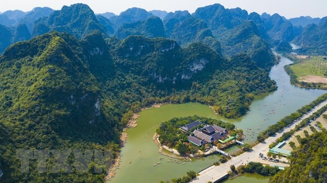 Ngây ngất với vẻ đẹp hùng vĩ nhìn từ trên cao của danh thắng Tràng An - 4 Ngây ngất với vẻ đẹp hùng vĩ nhìn từ trên cao của danh thắng Tràng An - 4