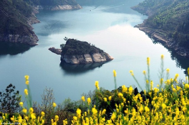 Đảo rùa may mắn mỗi năm chỉ xuất hiện một lần vào mùa xuân - 1 Hòn đảo nhỏ hình con rùa ở Trung Quốc chỉ xuất hiện mỗi năm một lần