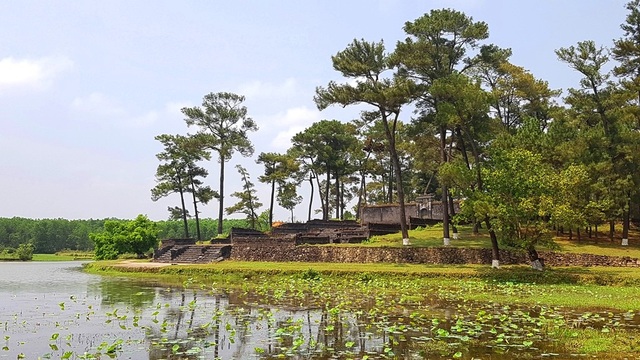 Bí ẩn về lăng mộ của vị vua Nguyễn - 15 Lăng Thiên Thọ Hữu nằm gần đó là nơi chôn cất vợ thứ 2 của vua Gia Long - bà Thuận Thiên Cao Hoàng Hậu