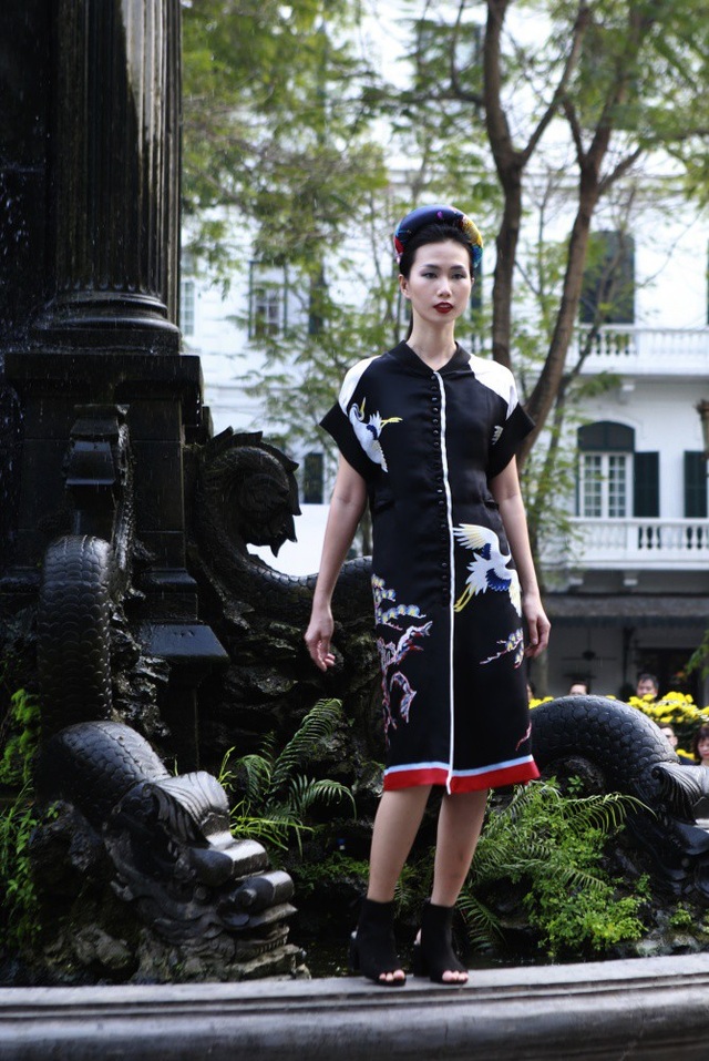 NTK Phương Thanh tiết lộ cách phân biệt lụa thật, giả bằng việc… đốt vải - 7 NTK Phương Thanh tiết lộ cách phân biệt lụa thật, giả bằng việc… đốt vải - 7