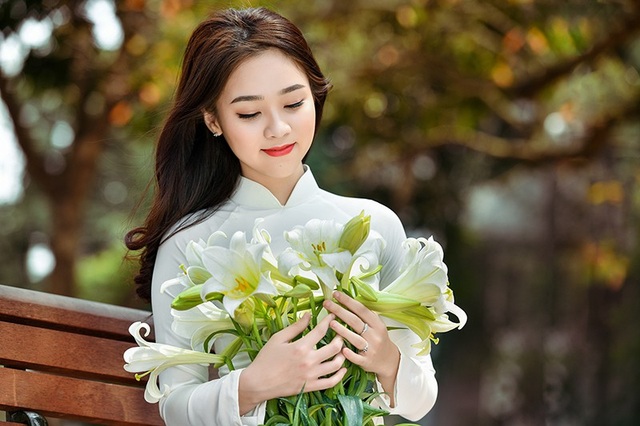 Nữ sinh 17 tuổi đẹp rạng ngời bên hoa loa kèn - 15 Nữ sinh 17 tuổi đẹp rạng ngời bên hoa loa kèn - 15