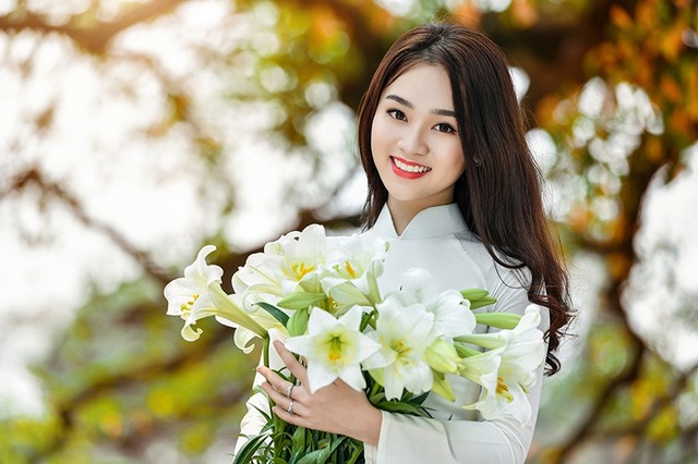Nữ sinh 17 tuổi đẹp rạng ngời bên hoa loa kèn - 8 Nữ sinh 17 tuổi đẹp rạng ngời bên hoa loa kèn - 8