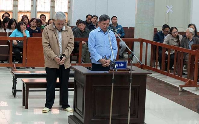 Xử vụ giãn dân phố cổ: Công ty Hồng Hà phải trả 170 tỷ cho các bị hại - 1 Hai bị cáo Thắng và Lợi tại phiên xử.